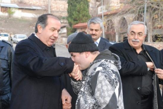 Ab Bakan Yardımcısı Kitabının İmza Töreninde Duygusal Anlar Yaşadı