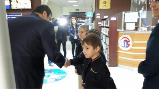 Öğrencilerden Çomü Kütüphanesine Destek
