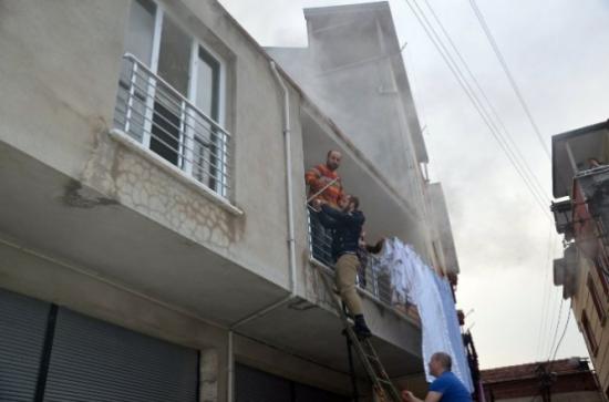 Fatsa'da Ev Yangınında 3 Kişi Dumandan Etkilendi