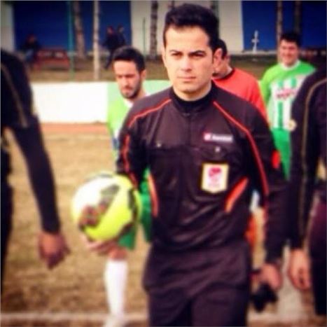 Kırmızı Kart Gören Futbolcudan Hakeme Meydan Dayağı