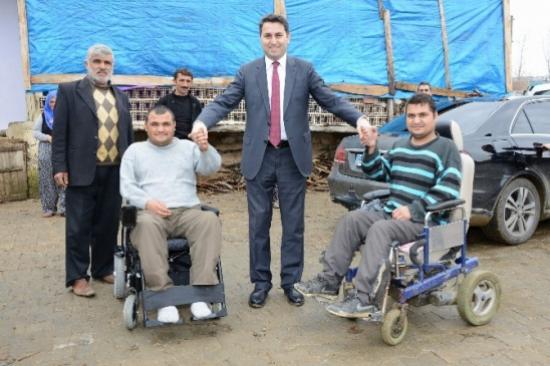 Engelli İki Kardeşe Akülü Engelli Aracı Yardımı