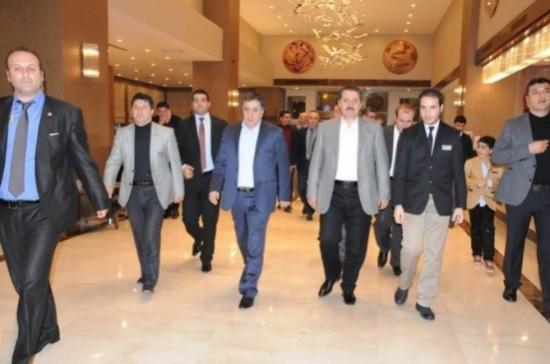 Bakan Çelik Suriyeli Kanaat Önderleri İle Bir Araya Geldi