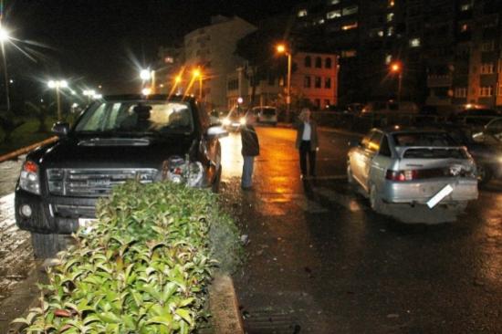 Kamyonetin Çarptığı Otomobilin Sürücüsü Yaralandı