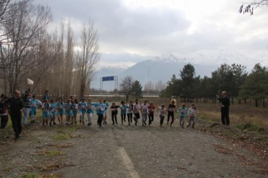 Erzincan'da Kros Müsabakaları Çekişmeli Geçti