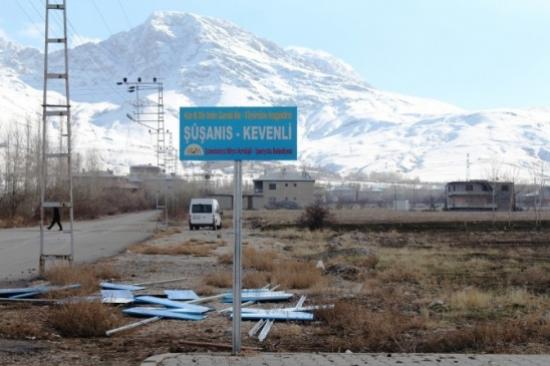 Köylere Kürtçe İsim Tabelası