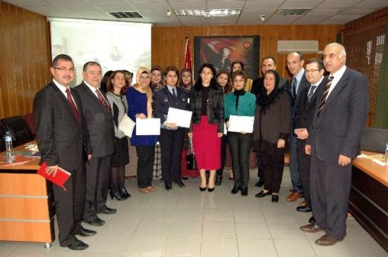 Kadının İnsan Hakları Eğitimine Katılanlara Sertifika Verildi