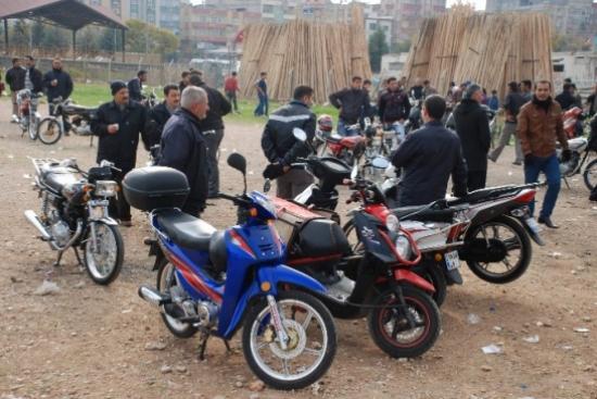 Satıcılar 2. El Motosiklet Pazarında Alıcı Bekliyor