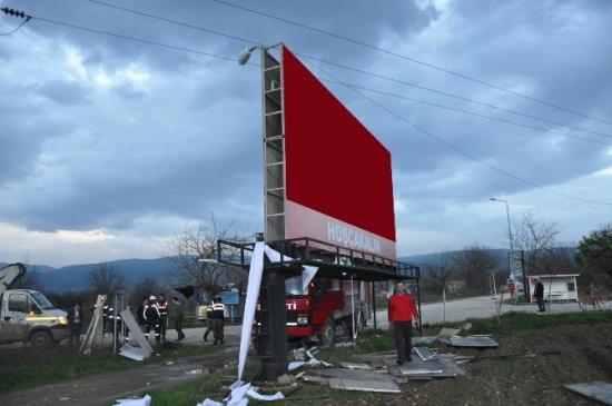 Totem Monte Ederken Yüksek Gerilime Kapılıp Ağır Yaralandı