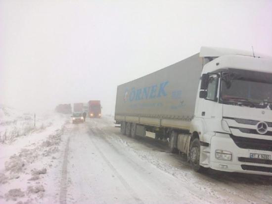 Artvin-ardahan Karayolu'nda Sahara Dağı Geçit Vermiyor