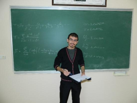 (özel Haber) Osmaniyeli Genç Matematikçi: ''yüzyıllardır Fark Edilmeyen Pi Sayı Sistemini Buldum''