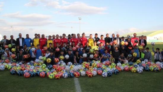 Futbolun Yıldızları Bingöl'de