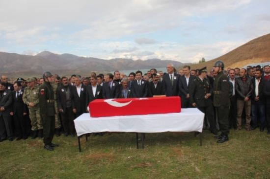 Şehit Asker Bingöl'de Toprağa Verildi
