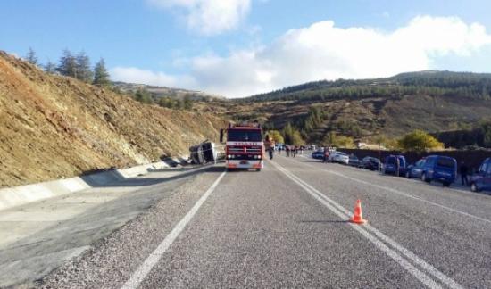 Isparta'da İşçileri Taşıyan Minibüs Devrildi: 15 Ölü