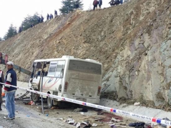 Isparta'da Kaza: 15 Ölü 30 Yaralı