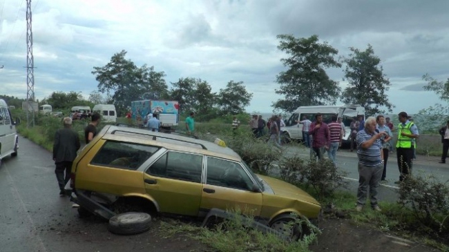 Artvin'de Zincirleme Trafik Kazası 6 Yaralı