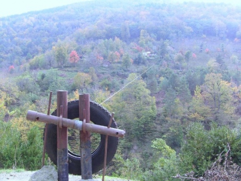 Yolları Kapanınca Ulaşımı Teleferikle Sağlıyorlar