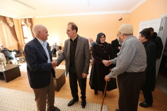 Rektör Prof. Dr. Coşkun Ve Öğrencilerden Huzurevi Ziyareti