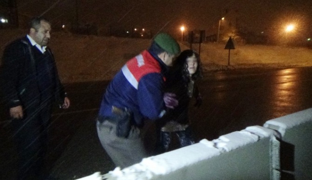 Bolu Dağı'nda Otobüsten Kaçan Genç Kız D-100'ü Birbirine Kattı