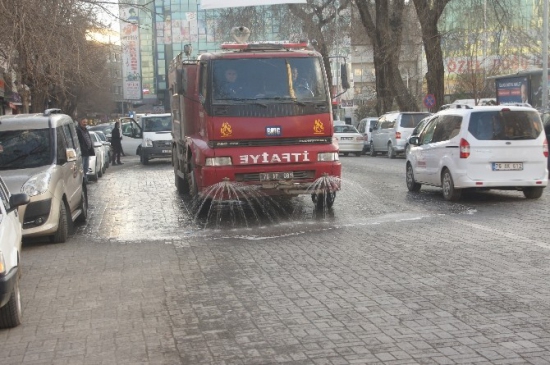 (Özel Haber) Kış Ortası Tozdan Yollar Sulandı