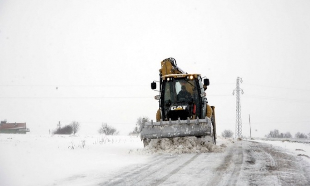 Uşak'ta Kapalı Köy Yolları Açıldı