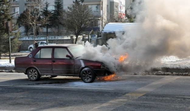 Uşak'ta LPG'li Araç Alev Alev Yandı