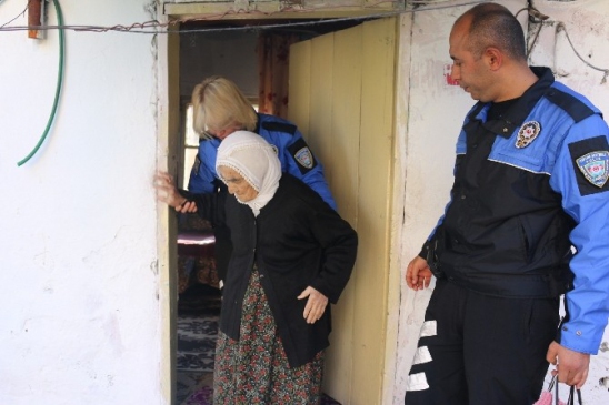 ''yalnız Değilsiniz Çınarlarımız'' Projesi