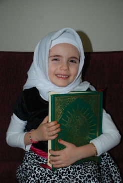 5.5 Yaşındaki Kızın Hatim Duası Videosu Tıklanma Rekoru Kırıyor