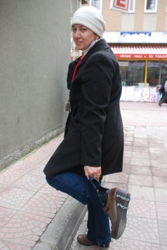 Ayakkabısına Zincir Taktırdı