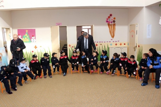 Polislerden Minik Öğrencilere Etkinlik