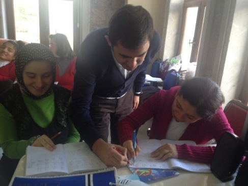 Zihinsel Engelliler Okuma Yazma Öğreniyor