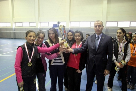 Yıldız Kızlarda Badmintonun Şampiyonu Mehmet Uluğcan Ortaokulu Oldu