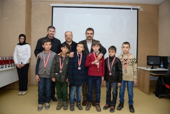 Başkan Külcü Akıl Oyunları Yarışmasında Dereceye Giren Öğrencileri Ödüllendirdi