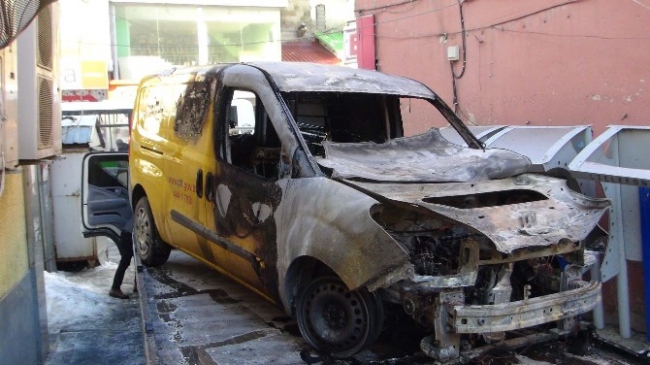 PTT Araçları Kundaklandı