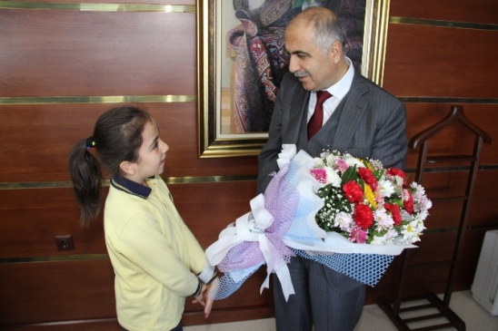 Vali Karahan'a Öğrencilerden Ziyaret