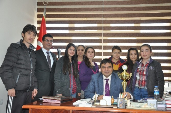 Kız Futsal Takımından Kaymakam Balcı'ya Ziyaret