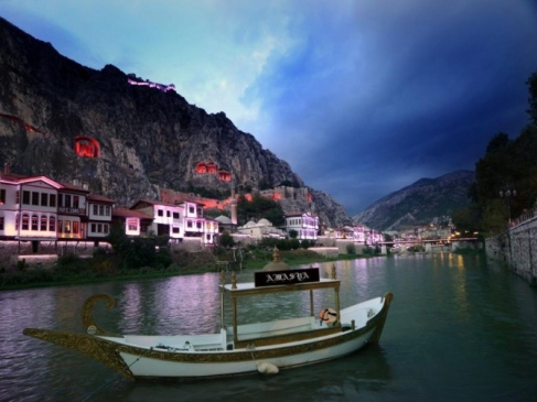 Davutoğlu Dünyaya Amasya'yı Önerdi