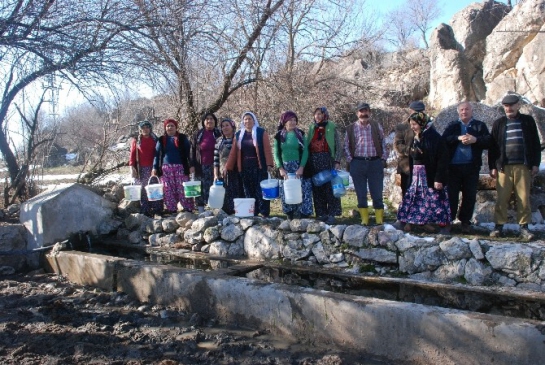 Gençler Banyo Yapamayınca Köyü Terketti