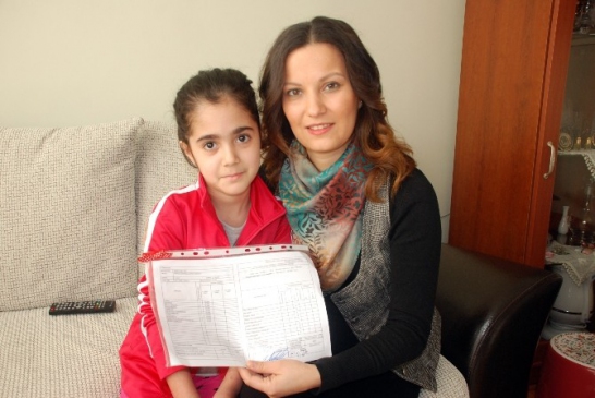 Okula Gidemeyen Öğrenciler Karnelerini Evlerinde Aldı