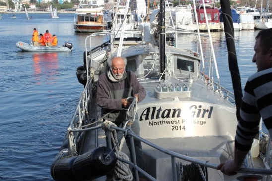 Kendi Yaptığı Tekneyle 6 Aydır Denizde