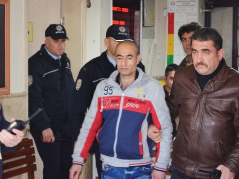 Cuma Çıkışında Kur'an-I Kerim Yaktılar