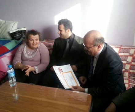 Engelli Öğrencilerin Evde Karne Sevinci