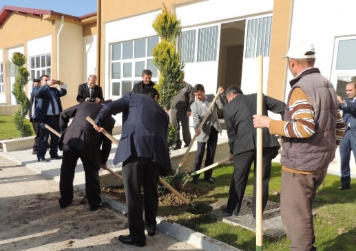 Okullar Hayat Olsun Projesi Kapsamında 600 Fidan Dikildi