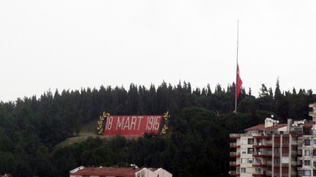 Çanakkale'de Bayraklar Yarıya İndirildi