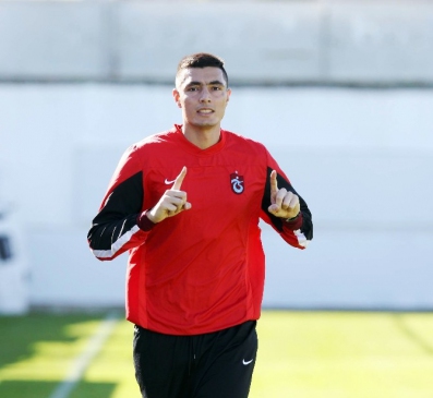 Cardozo Gol Sayısını 11'e Yükseltti