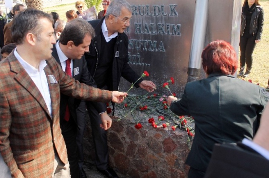 Mersin'de Uğur Mumcu Anıldı