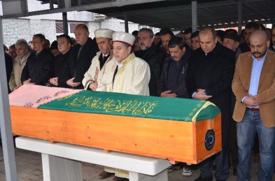Cenaze Namazını Öğretmeni Kıldırdı