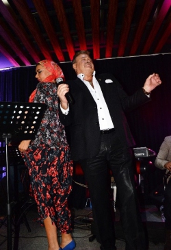 Nuri Alço Mersin'de Sahne Aldı