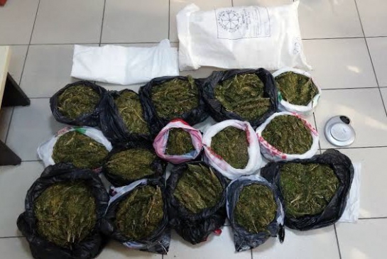 İzmir'de 14 Kilo Esrar Ele Geçirildi