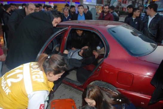 Sıkışan Yaralıya Vatandaşın Yanlış Müdahalesine Tepki