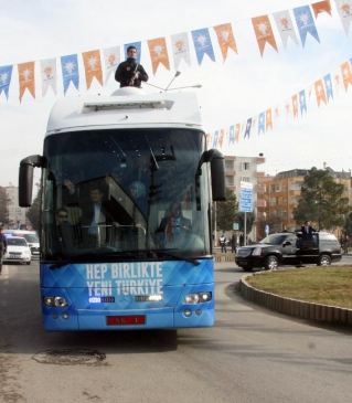 Başbakan Davutoğlu Diyarbakır'da